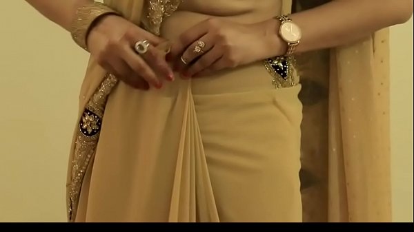 Showing Saree Navel